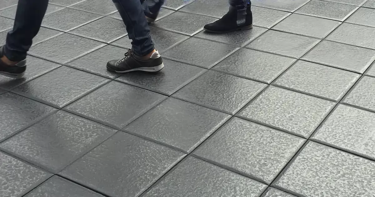 neklizajuće pločice, protivklizni tretman, antikliz, antiklizni tretman, klizav pod, klizavi podovi,